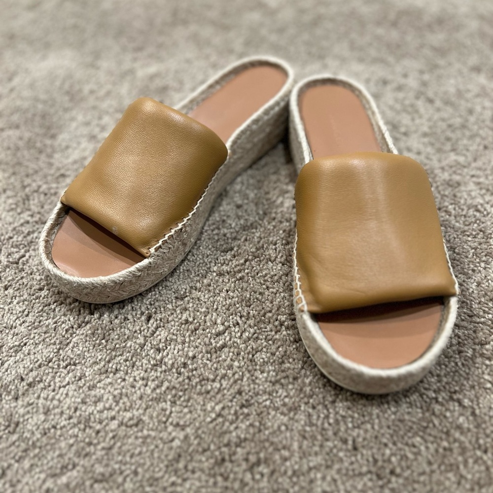 NWOT Vince Tan Leather Espadrille Slides